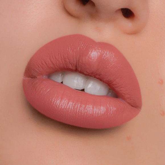 KAB Comsetics: Lip Kit (Undress Me) - Picture 2 of 5